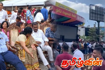 பேரணியில் இருக்கை இல்லாமல் தடுமாறிய எதிர்க்கட்சியின் முக்கிய புள்ளி!