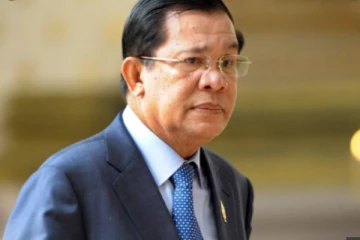 சீன தடுப்பூசி போட்டுக்கொண்ட கம்போடிய பிரதமர்