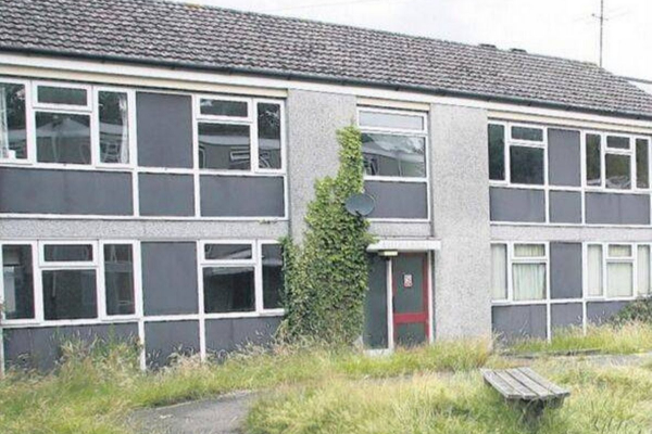 சொந்த வீட்டை காலி செய்ய கட்டாயப்படுத்தியதால் பிரித்தானியர் எடுத்த பயங்கர முடிவு | Man Cut Off Own Head For Evicted From Own Home சொந்த வீட்டை காலி செய்ய கட்டாயப்படுத்தியதால் பிரித்தானியர் எடுத்த பயங்கர முடிவு | Man Cut Off Own Head For Evicted From Own Home