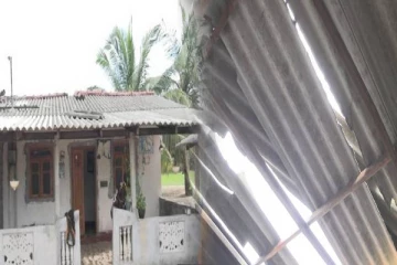 யாழ்ப்பாணத்தில் வீசிய சூறாவளி காற்று ; பலத்த சேதமடைந்த வீடு