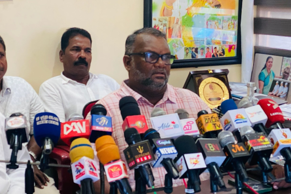 அடைக்கலநாதனைப் விமர்சித்தன் எதிரொலி: கட்சியில் இருந்து இடைநிறுத்தப்பட்ட உறுப்பினர் | Relo Member Suspended For Criticising Leader அடைக்கலநாதனைப் விமர்சித்தன் எதிரொலி: கட்சியில் இருந்து இடைநிறுத்தப்பட்ட உறுப்பினர் | Relo Member Suspended For Criticising Leader