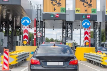 ஜெர்மனியில் காரிலேயே குழந்தையை பெற்றெடுத்த கர்ப்பிணி பெண்!