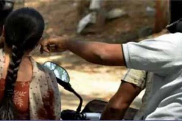 பெண்ணின் கழுத்திலிருந்த தங்க சங்கிலி அறுப்பு: சந்தேகநபர் மடக்கி பிடிப்பு