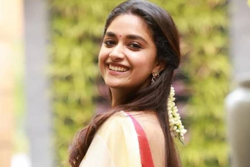 காருக்கு மட்டுமே தனியாக பூஜை போட்ட கீர்த்தி சுரேஷ்- விலை மட்டுமே இத்தனை கோடியா?