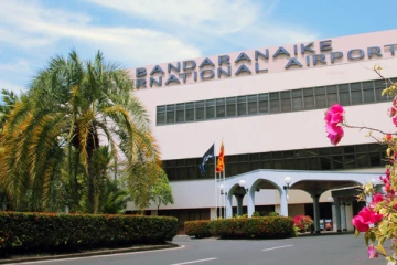 வெளிநாட்டிலிருந்து வந்த மூவர் இலங்கையில் அதிரடி கைது