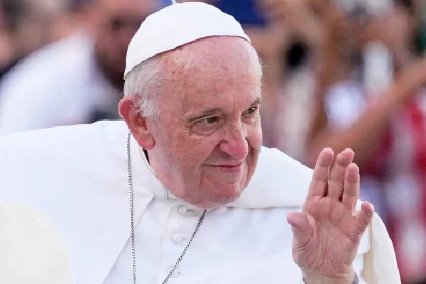 பதவி விலகுவது பற்றி யோசிக்கவில்லை : போப் ஆண்டவர் பிரான்சிஸ் பரபரப்பு கருத்து | Pope Francis Rejects Resignation Rumours