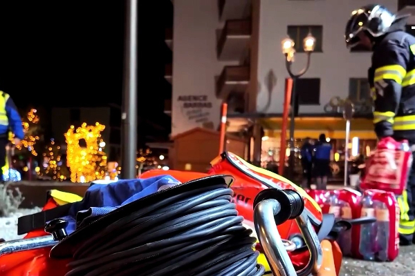 சுவிட்சர்லாந்தின் கேளிக்கை விடுதியில் ஏற்பட்ட பயங்கர தீ விபத்து - உரிமையாளர் கைது | Owner Of Swiss Ski Resort Bar Taken Into Custody சுவிட்சர்லாந்தின் கேளிக்கை விடுதியில் ஏற்பட்ட பயங்கர தீ விபத்து - உரிமையாளர் கைது | Owner Of Swiss Ski Resort Bar Taken Into Custody