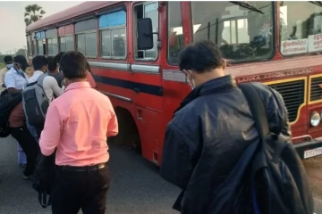 බස් රථය ධාවනය වෙද්දි ඉදිරිපස රෝදය ගැලවී යයි..බිහිසුණු බස් අනතුරක් 99න් බේරුණු හැටි.