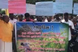 கிளிநொச்சியில் நெல்லுக்கான நியாயமான விலையினை பெற்றுத்தரக் கோரி விவசாயிகளால்ஆர்ப்பாட்டம்