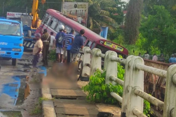 இன்று இடம்பெற்ற விபத்து; 10 பேரிற்கு நேர்ந்த நிலை!(Photos)