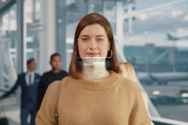 பிரித்தானியாவுக்குள் நுழைய இனி பாஸ்போர்ட் தேவையில்லை: இவர்களுக்கு மட்டும்! | Uk Conducts First Ever Trial Passport Free Border