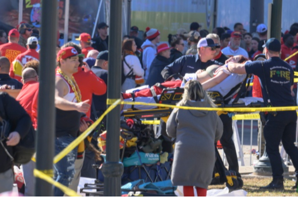 கனடாவில் வெற்றி பேரணியில் இடம் பெற்ற கலவரம் | Kansas City Chiefs Super Bowl Parade 1 Killed