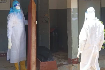 வைத்தியசாலையில் உறவினர்களிடம் மாறி ஒப்படைக்கப்பட்ட கோவிட் சடலங்கள்