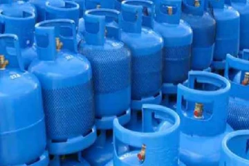 நாட்டில் ரூ15,000 முதல் ரூ.20,000 வரையில் விற்கப்படும் எரிவாயு சிலிண்டர்; பேரதிர்ச்சியில் மக்கள்!