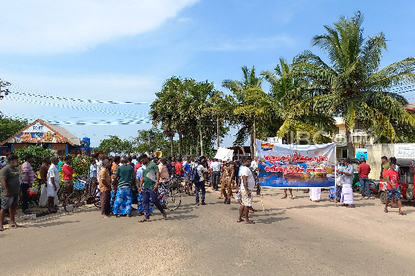 தொடர் இந்திய அத்து மீறல்கள் - யாழில் ஆர்ப்பாட்ட பேரணி! | India Fisherman Trespass Jaffna Kurunagar Protest