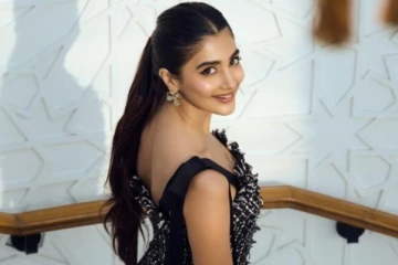 நடிகை பூஜா ஹெக்டேவின் அடுத்த தமிழ் படம்.. 52 வயது நடிகருக்கு ஜோடி