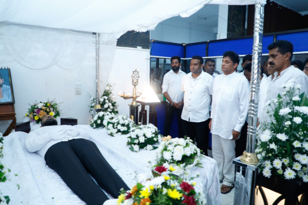 லசந்த விக்ரமசேகரவின் பூதவுடலுக்கு இறுதி அஞ்சலி செலுத்திய எதிர்க்கட்சித் தலைவர் | Statement By The Opposition Leader Sajith Weligama லசந்த விக்ரமசேகரவின் பூதவுடலுக்கு இறுதி அஞ்சலி செலுத்திய எதிர்க்கட்சித் தலைவர் | Statement By The Opposition Leader Sajith Weligama