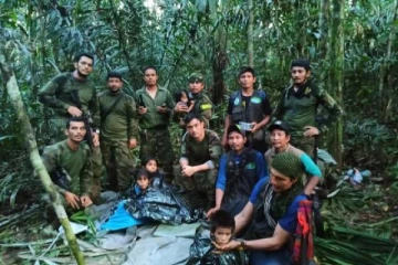 அடர்ந்த காட்டில் விமான விபத்து... 4 சிறுவர்கள் ஆறு வாரங்களுக்கு பிறகு உயிருடன் மீட்கப்பட்ட அதிசயம்