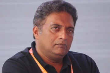 எலும்பு முறிவு ஏற்பட்டு ஆபத்தான நிலையில் இருந்த  நடிகர் பிரகாஷ் ராஜின் தற்போதைய நிலை - லீக்கான புகைப்படம்