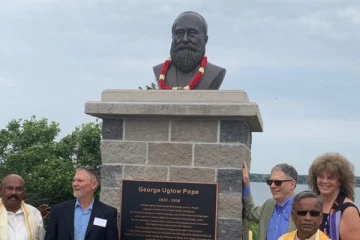 திருக்குறளை உலகறியச் செய்தவருக்கு கனடாவில் உருவச்சிலை: தமிழக முதல்வர் பெருமிதம் (Photos)