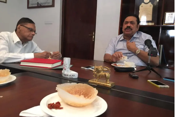 விலகும் சகாக்கள்; தனித்துவிடப்படும் மஹிந்த! | Departing Colleagues Mahinda Will Be Left Alone