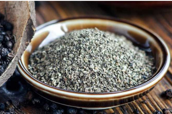 மிளகுத் தூளில் இதை ஒரு சொட்டு கலந்து வெறும் வயிற்றில் சாப்பிடுங்க... உடலில் நிகழும் அற்புதங்கள் குறித்து தெரியுமா? | Benefits Of Eating Honey And Pepper During Winter