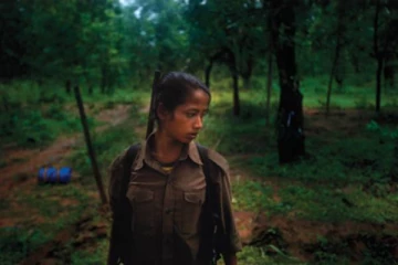 பயங்கரவாதிகளிடம் சிக்கி கொண்ட கணவன்: மீட்க காட்டுக்குள் சென்ற மனைவி