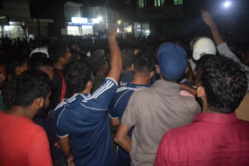 ஓட்டமாவடியில் சட்டவிரோத எரிபொருள் விநியோகம் இடம்பெறுவதாக தெரிவித்து ஆர்ப்பாட்டம் (Video)