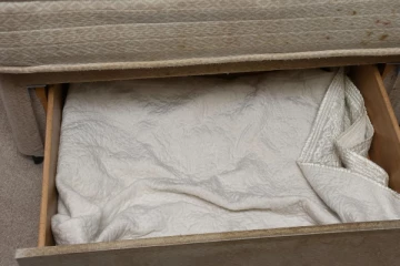 தோழி வீட்டிற்கு சென்ற பிரித்தானியருக்கு கேட்ட குழந்தையின் சத்தம்: அதிரவைத்த காட்சி