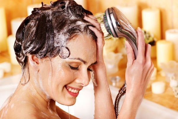 பொடுகுத் தொல்லையில் இருந்து விடுபட எளிய முறைகள் இதோ! | Here Are Some Simple Ways To Get Rid Of Dandruff