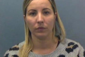 பிரிட்டன் ஆசிரியைக்கு வாழ்நாள் தடை; காரணம் இதுதான்!