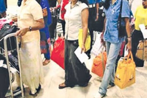 ஓமானிலிருந்து அனுப்பி வைக்கப்பட்டுள்ள இலங்கைப் பெண்கள்! | Housemaids Sri Lanka Sent To From Oman Woman