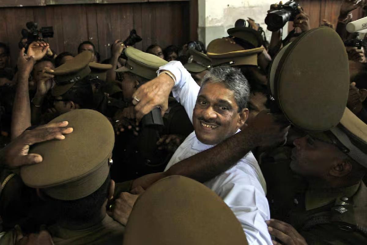 2010இல் இராணுவத்தால் சரத் பொன்சேகா கடத்தப்பட்டமையே பழிவாங்கலாகும் : அநுர பகிரங்கம் | Sarath Fonseka Abducted By The Sl Army In 2010
