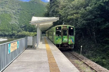 உலகிலேயே நுழைவு அல்லது வெளியேறும் வாயில் இல்லாத ரயில் நிலையம் எது தெரியுமா?