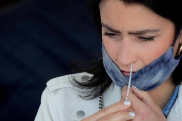 தமக்கும் பிள்ளைகளுக்கும் கொரோனா பாதிப்பை ஏற்படுத்திய சுவிஸ் தாயார்