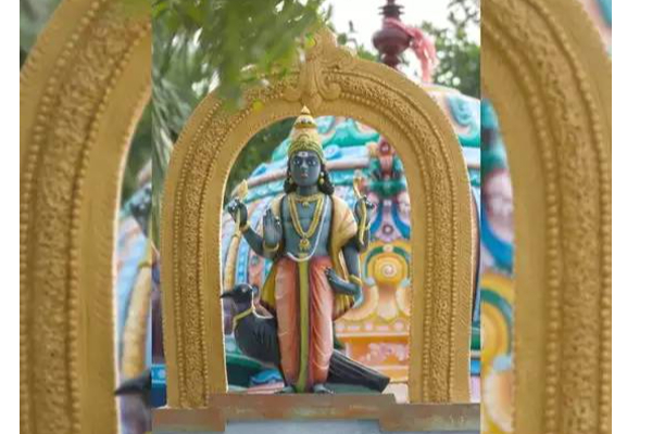 சனியின் வக்ர பெயர்ச்சி பலன்கள்... இந்த 4 ராசிக்கு அடுத்த மாதம் முதல் சனீஸ்வரர் கொடுக்கப்போகும் யோக அதிர்ஷ்டம் | Sani Vakra Peyarchi Palangal Luckiest 4 Zodiac