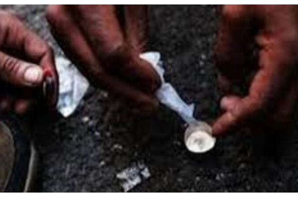 கஞ்சா வியாபாரியான மருத்துவமனை ஊழியர் மடக்கி பிடிப்பு | Health Worker Arrested With Drugs கஞ்சா வியாபாரியான மருத்துவமனை ஊழியர் மடக்கி பிடிப்பு | Health Worker Arrested With Drugs