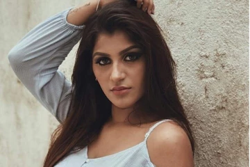 அரபிக்குத்து பாடலுக்கு கவர்ச்சியாக நடனமாடிய யாஷிகா ஆனந்த் - வைரல் வீடியோ