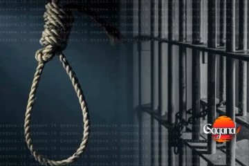 හඳුනාගැනීමේ පෙරට්ටුවකට රැගෙන ආ සැකකරු සරමෙන් ගෙල වැලලා ගනී