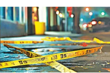 காருடன் தீ வைத்துக்கொண்ட கணவன் ; வீட்டைவிட்டு சென்ற மனைவியால் விபரீதம்