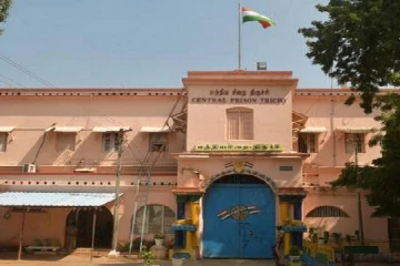 தீக்குளிக்க முயற்சித்த திருச்சி முகாம் ஈழத் தமிழர்(Photo)