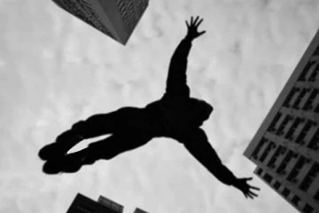 தமிழகத்தில் 11ஆம் வகுப்பு மாணவன் தற்கொலை முயற்சி! மாடியில் இருந்து குதித்ததால் அதிர்ச்சி