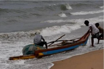 சட்டவிரோத கடற்தொழில் நடவடிக்கையில் ஈடுபட்ட 5 மீனவர்கள் கைது!