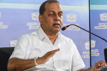 அரசில் இருந்து விலகி எதிர்க்கட்சியை வலுப்படுத்த தயாரில்லை - அமைச்சர் மகிந்த அமரவீர