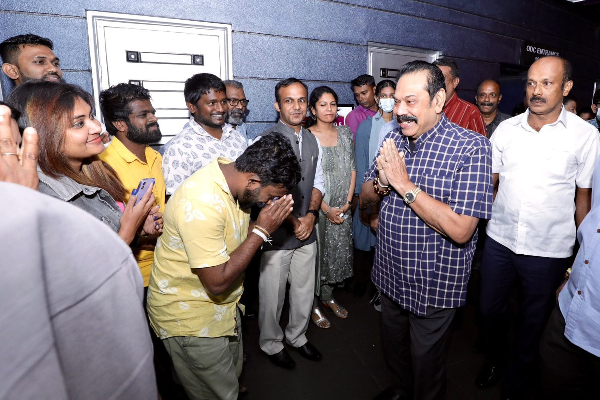 தமிழ் அமைச்சருடன் பொன்னியின் செல்வன் படத்திற்கு சென்ற மஹிந்த! | Mahinda Went Ponniyin Selvan Tamil Minister