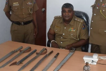 வாள்களோடு சந்தேக நபர்களை கைது செய்த பொலிஸார்