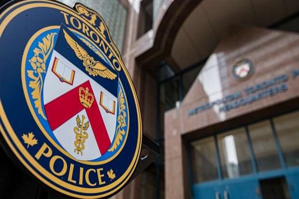 றொரன்டோவில் நபர் ஒருவர் மர்மமான முறையில் கொலை | Man Killed In Downtown Toronto