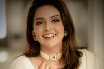 மானம் போச்சு.. போட்டோ லீக் செய்த இயக்குனர் மீது மஹிமா நம்பியார் கடும் கோபம்