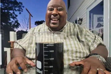 2 லிட்டர் சோடாவை 18.45 நொடியில் குடித்து யூடிபர்... வியந்து போன கின்னஸ் சாதனை குழு