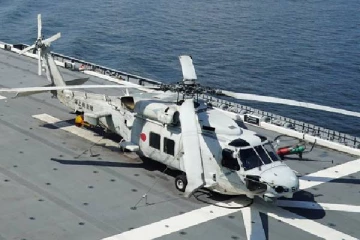 நேருக்கு நேர் மோதிய ஹெலிகொப்டர்கள்: கடலில் விழுந்து விபத்து